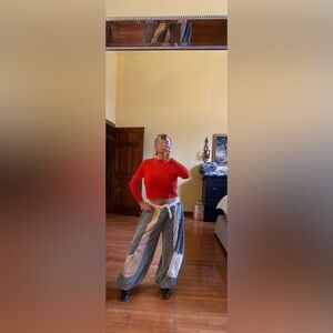 (2) BANANA REPUBLIC-crop top cashmere like sweaters.
RED AND PINK. XS NWT